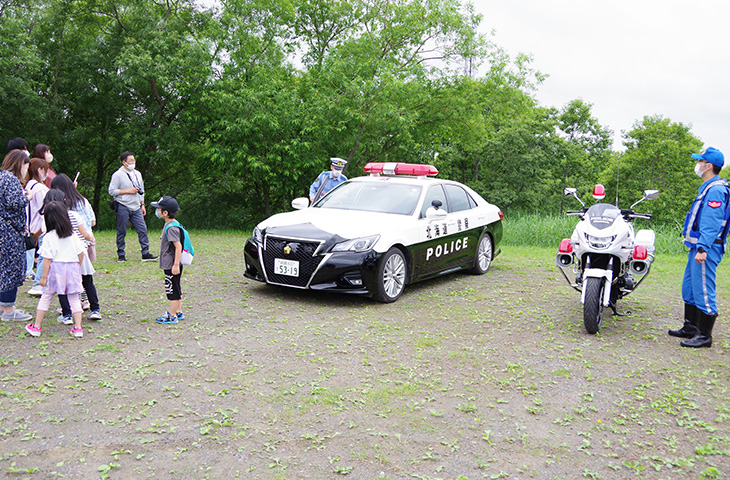 パトカー、白バイ